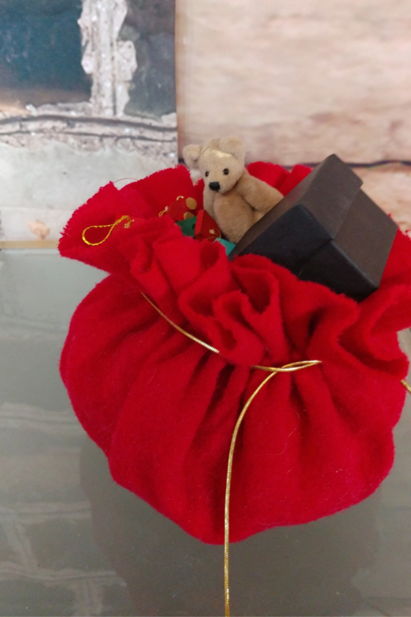 Sculpting Santas with Polymer Clay - Image 3