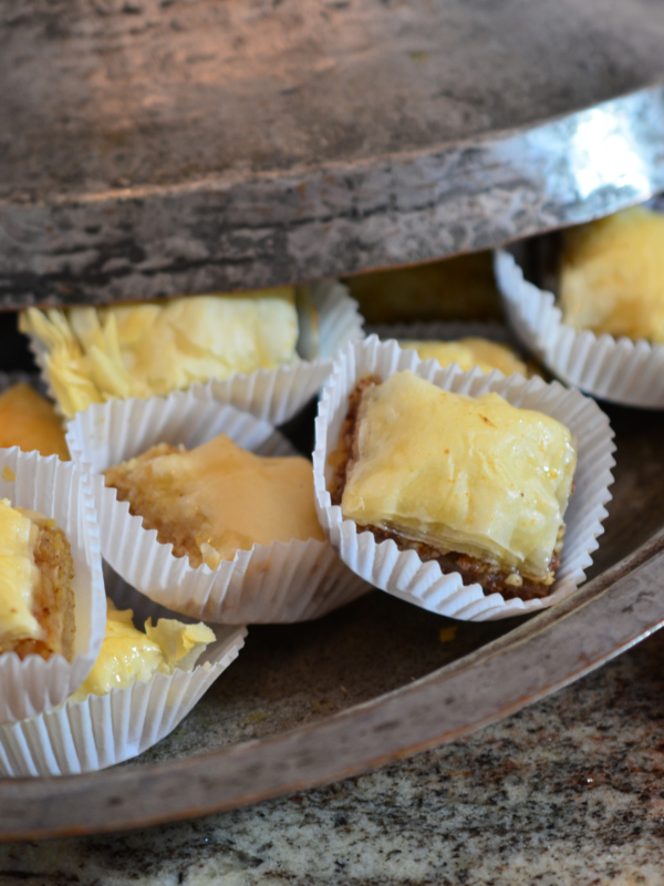 Baklava Bonanza: Delicious Nut-Filled Multilayered Pastries!