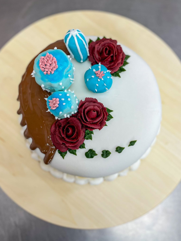 Basic Cake Decoration with Fondant - Image 4