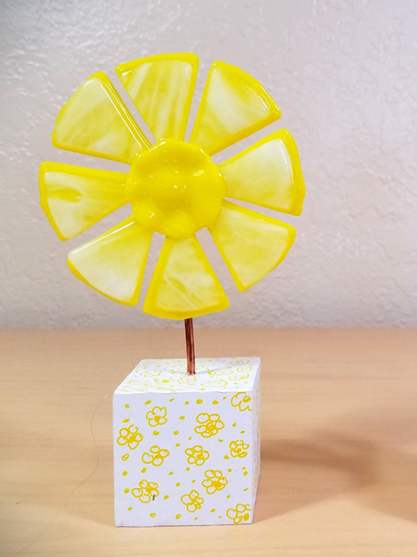 Fused Glass Flowers: Bowls, Sun Catchers, and Table Art - Image 3