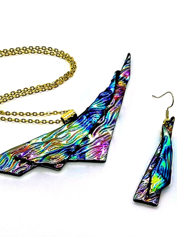 Create Dichroic Fused Glass Jewelry in the Most Organic Way