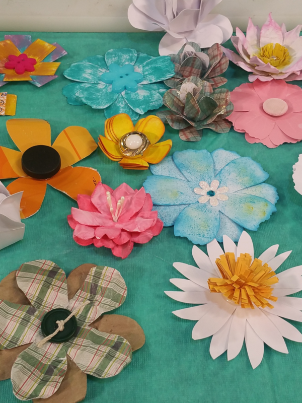 How to Make Paper Flowers - Image 7