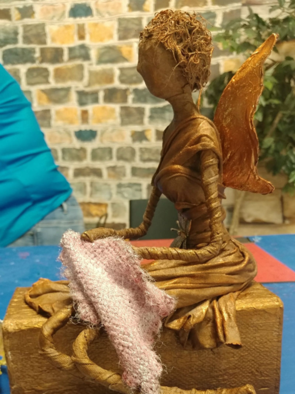 How to Create Indoor/Outdoor Sculptures Using T-shirts